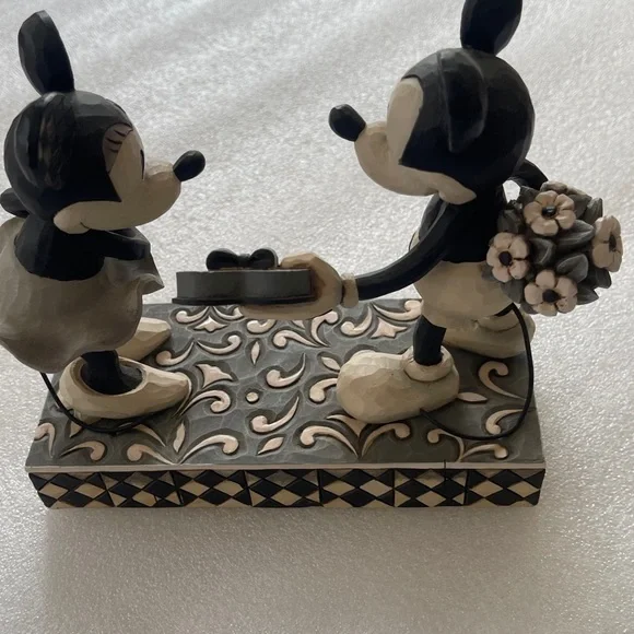 Jim Shore Disney Showcase Collection Decorative Piece NWOT don’t have box